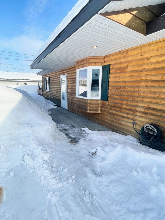 Building Photo - 2bd, 2 Bath Home for Rent in North Pole - FUEL INCLUDED!