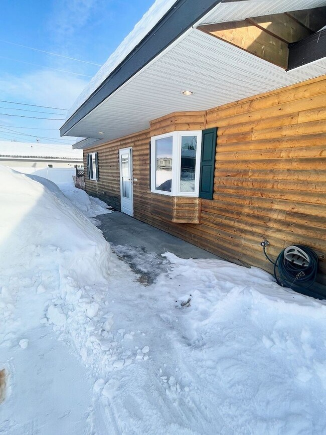 Foto del edificio - 2bd, 2 Bath Home for Rent in North Pole - FUEL INCLUDED!