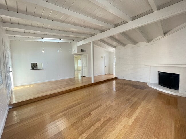 Building Photo - BEAUTIFUL HOME IN CENTER OF LAS VEGAS!