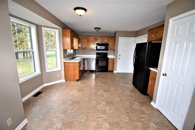 Foto del edificio - 3 Bedroom Pet Friendly Home For Rent!