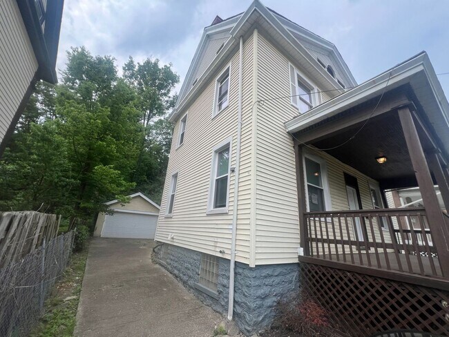 Building Photo - 283 Earnshaw Ave
