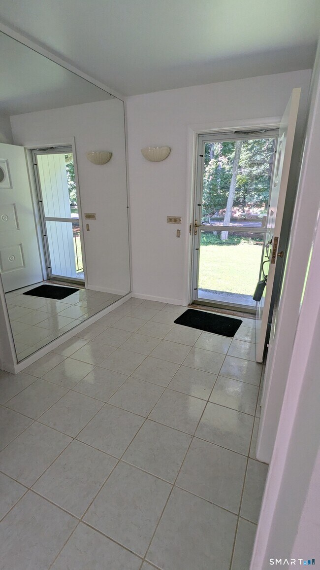 Building Photo - 1139 Brookside Dr
