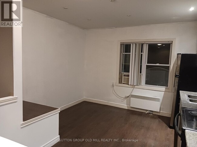Building Photo - 293-293 Queenston Rd