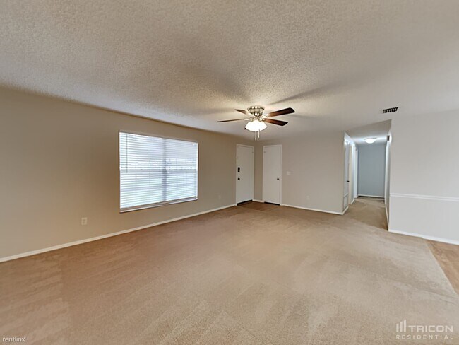 Foto del edificio - 2718 Pinewood Blvd N