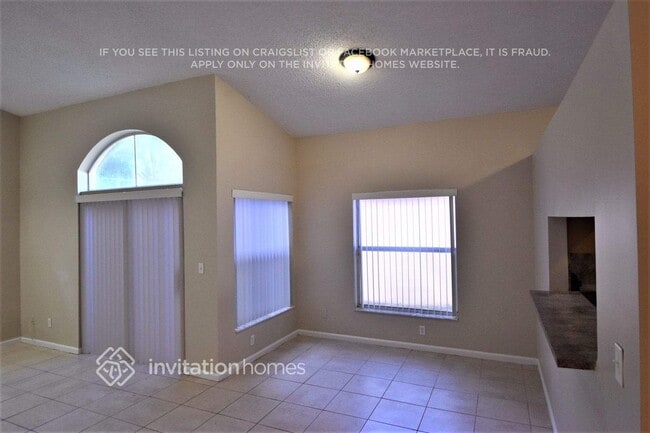 Building Photo - 10890 NW 46th Dr