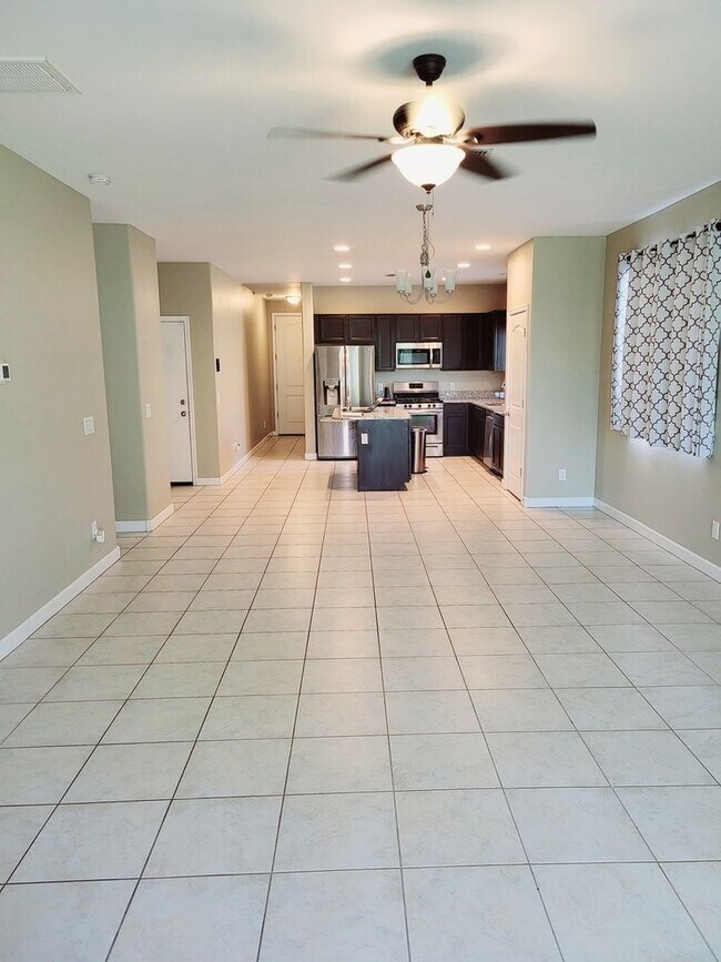 Foto del edificio - 4 Bedroom Single Family Home in gated community in Maricopa