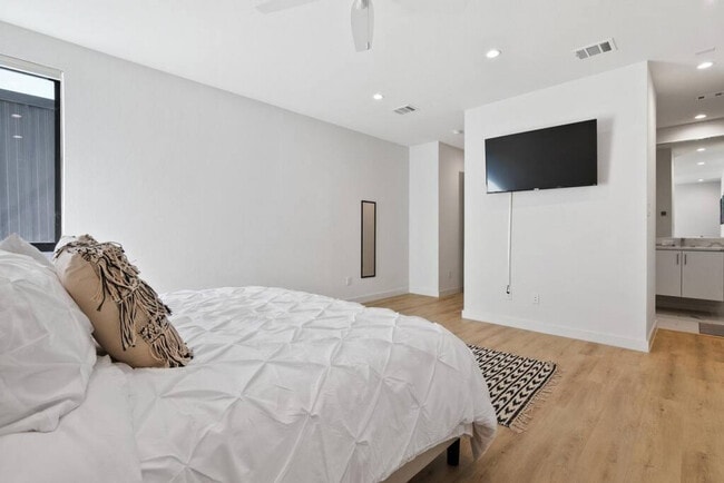Foto del edificio - 4305 Roseland Ave