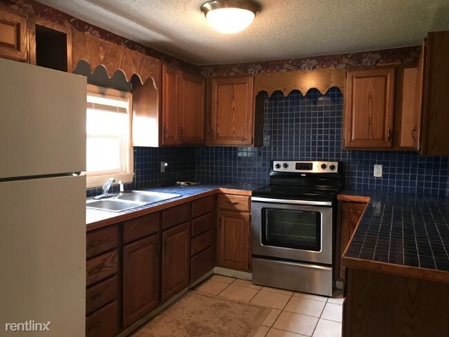Building Photo - 3 br, 1 bath House - 334 Duke St