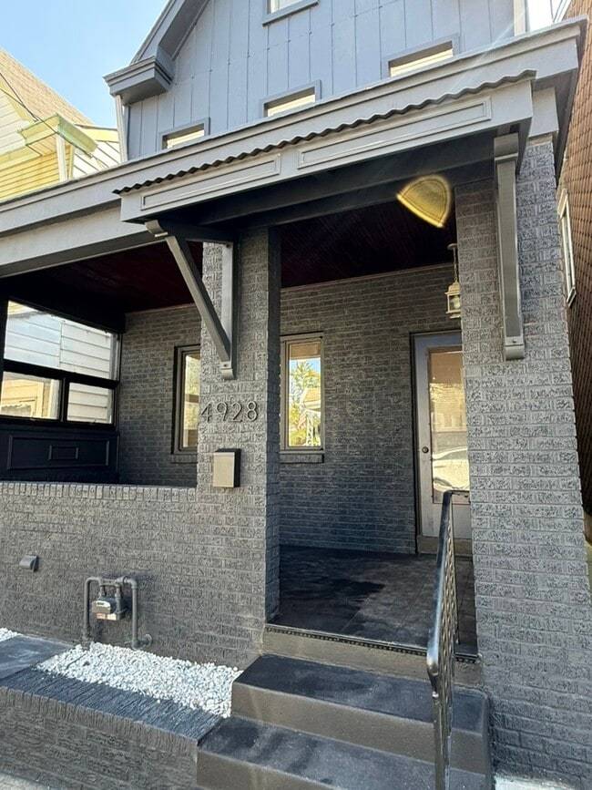 Building Photo - 4928 Sciota St