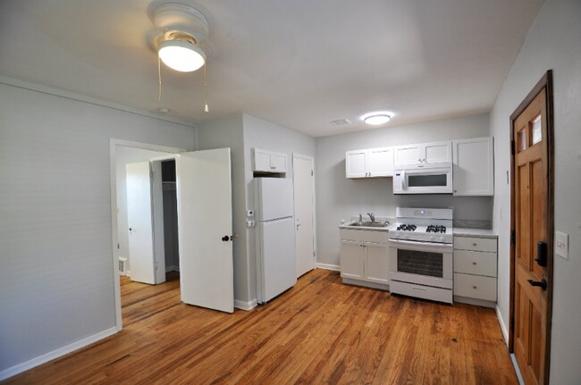 Building Photo - 925-925 28th St