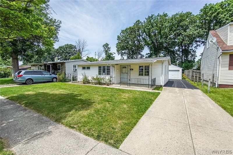 Primary Photo - 222 Dupont Ave