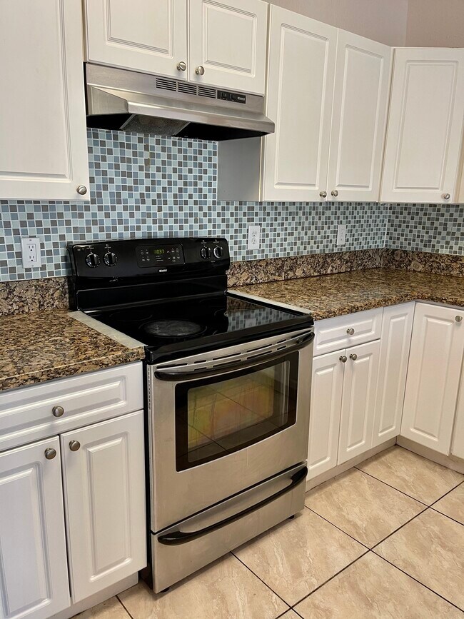 Foto del edificio - 17350 NW 67th Ave