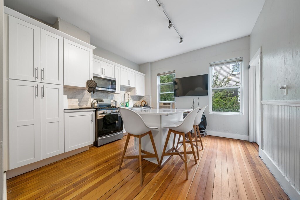 Primary Photo - 77 Webster St