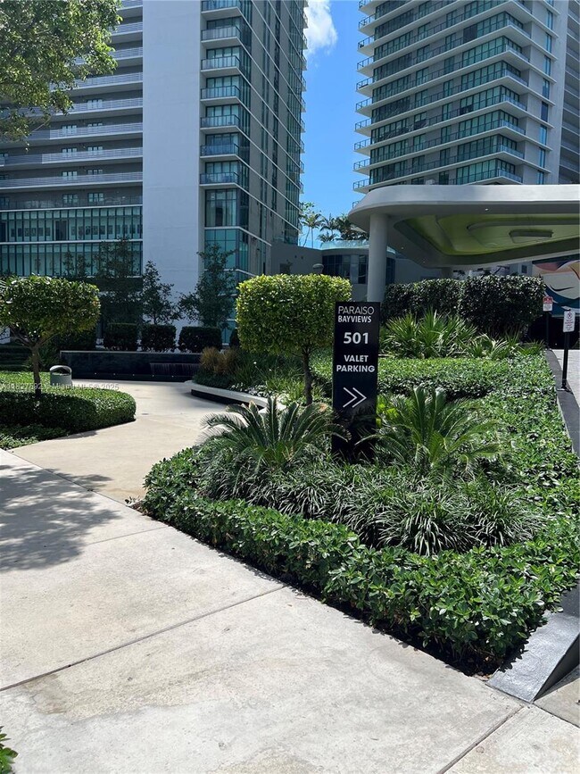 Foto del edificio - 501 NE 31st St