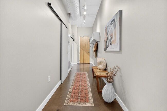 Photo du bâtiment - 66 Bay St S