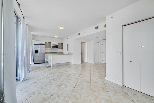 Foto del edificio - 185 SW 7th St