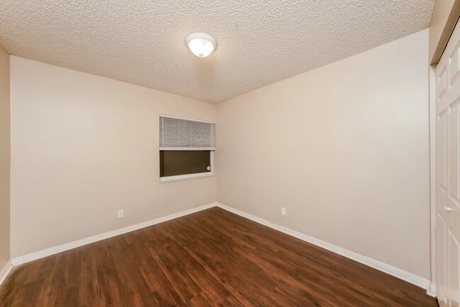Foto del edificio - 6403 C Durham Dr