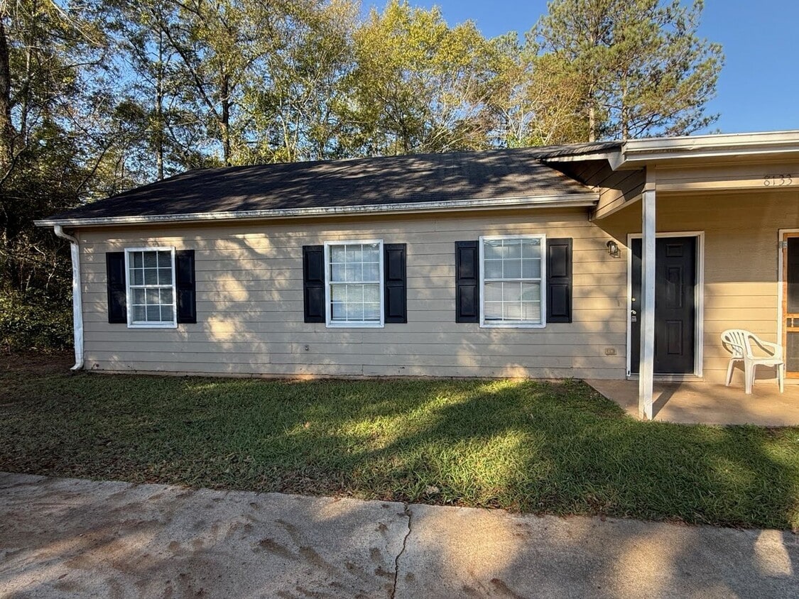 Primary Photo - 8135-8135 Carlton Trail NW