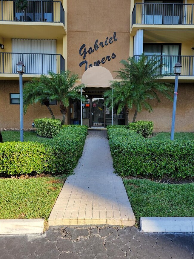 Building Photo - 801 N Ocean Blvd