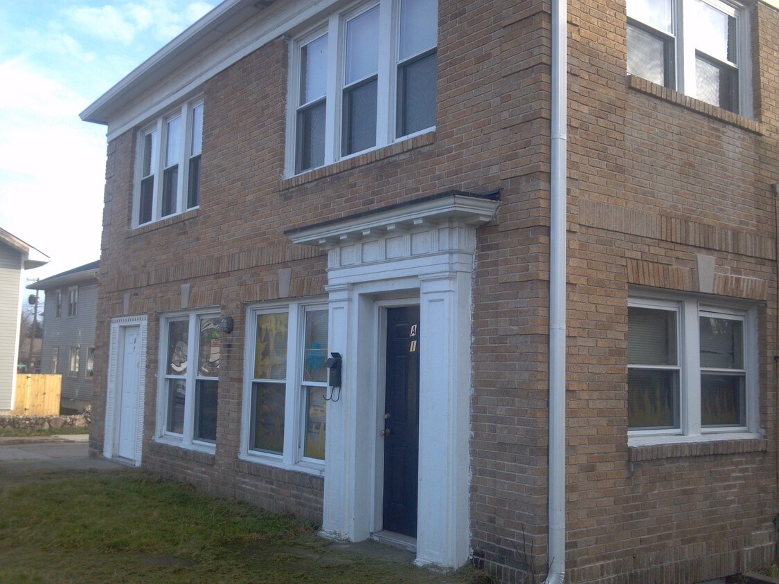 Primary Photo - 3760 Broadway St