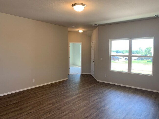 Building Photo - This well-designed 4-bedroom home has a split floor plan that gives the feeling of space.