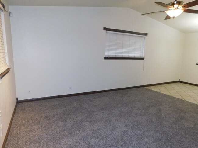 Building Photo - 4813 Woodview Dr
