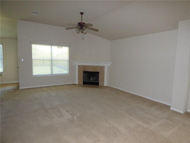 Foto del edificio - 1600 Melissa Oaks Ln