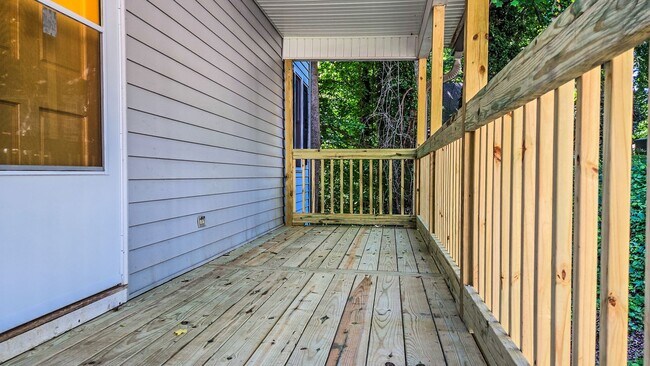 Foto del edificio - 3133 Russell Way Ln