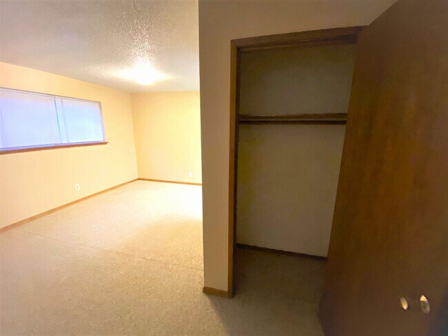 Building Photo - 208 S Pine St. #1
