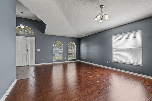 Building Photo - 30936 Baclan Dr