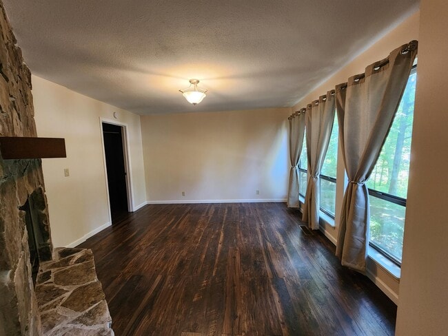 Building Photo - 106 Meadowview Dr