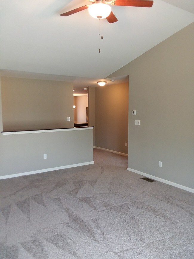 Foto del edificio - 320 Reserve Rd