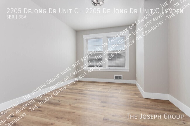 Foto del edificio - 2205 Dejong Dr Unit C