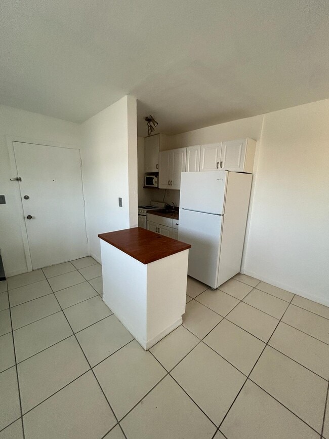 Building Photo - 7901 SW 64th Ave