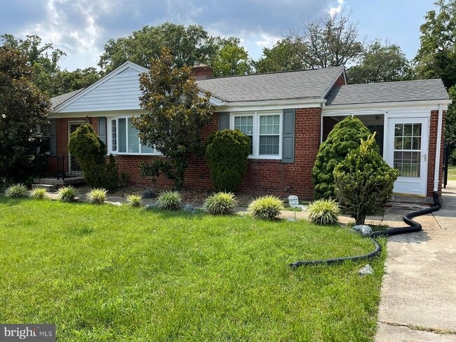 Photo - 5901 Middleton Ln House