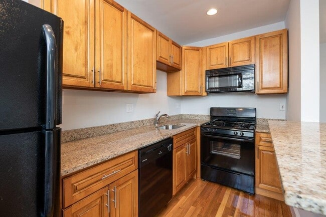 Building Photo - 130 Highland Ave