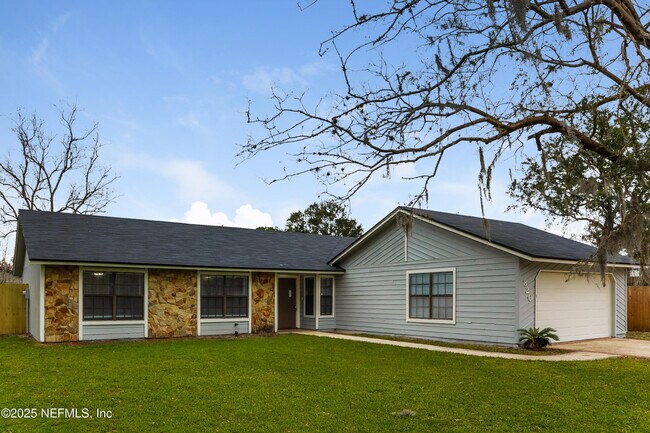 Foto del edificio - 820 Hardwood St