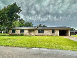 Building Photo - 703 Concord St
