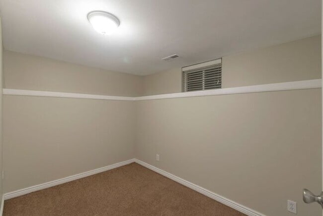 Building Photo - Cozy Basement Apartment in Orem