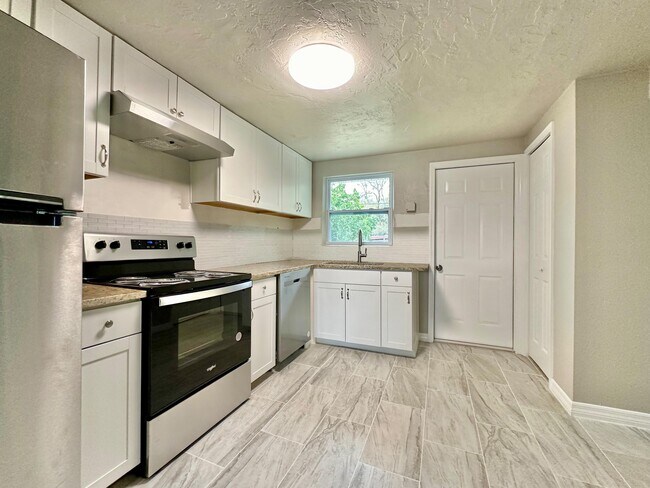 Foto del edificio - 1372 Browning St