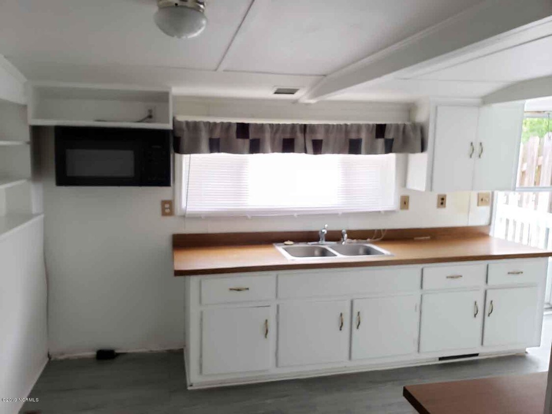 Building Photo - 717 N B St