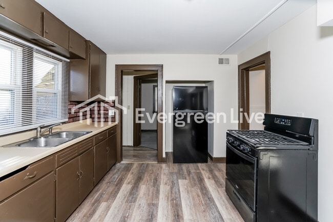 Foto del edificio - 5147 N 58th St