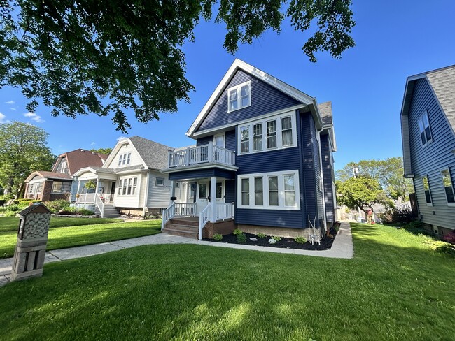 Building Photo - 3014 S 48th St