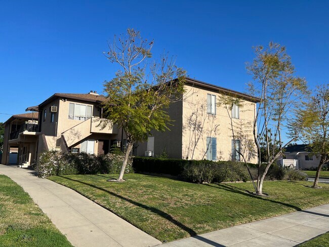 Building Photo - 1500 Buena Vista N St