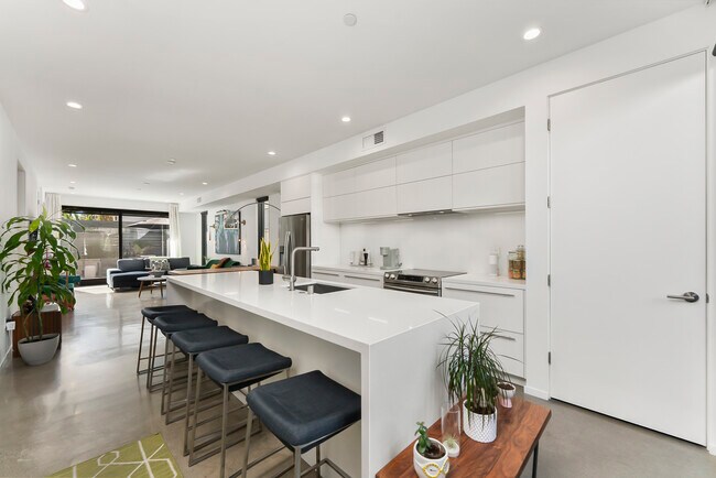 Foto del edificio - 1008 Yale St