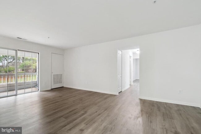 Foto del edificio - 8573 Falls Run Rd