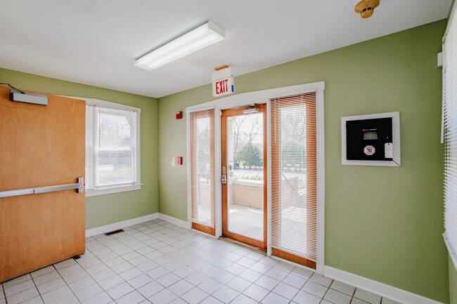 Foto del edificio - 1305 Oswego Rd