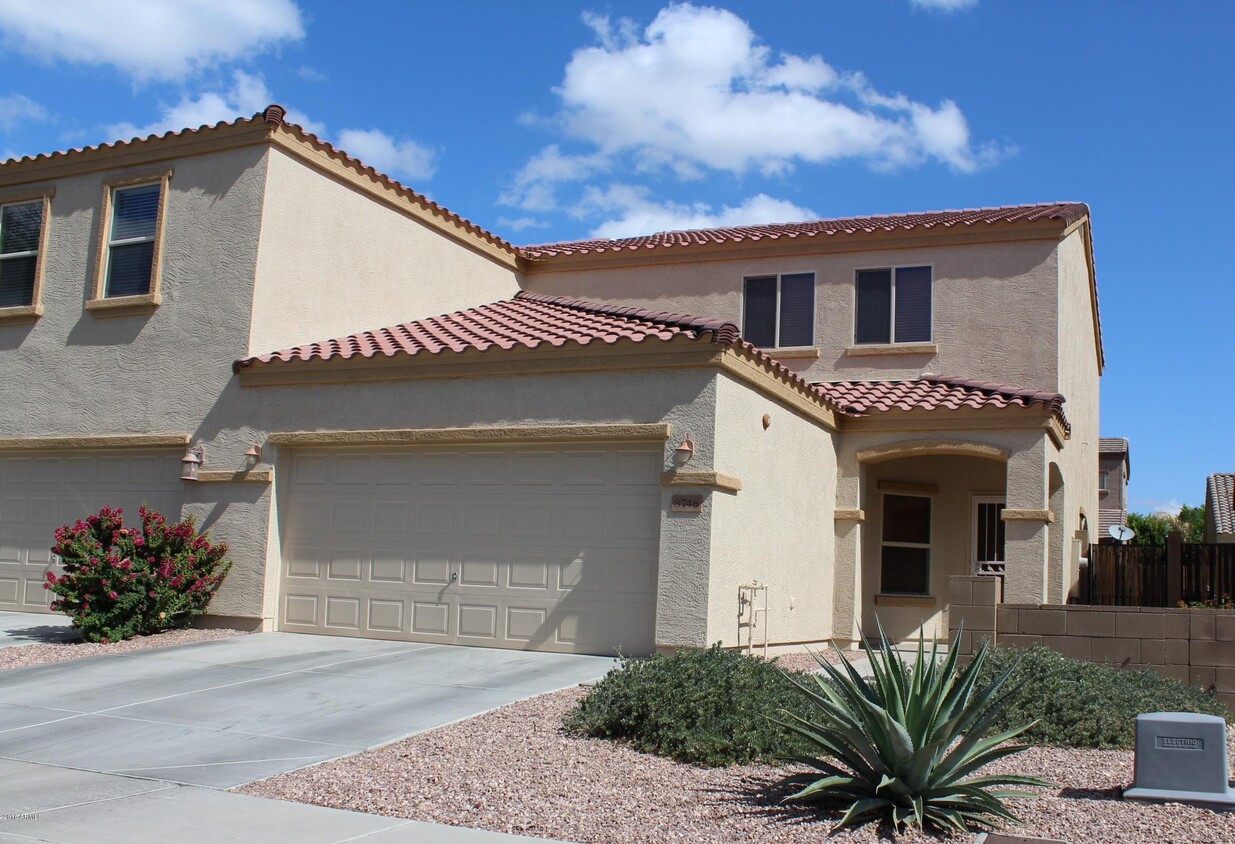 8748 W Wood Dr, Peoria, AZ 85381 Townhome Rentals in Peoria AZ