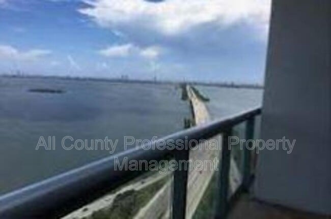 Building Photo - 601 NE 36th St