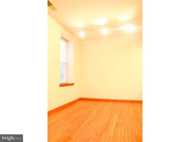 Foto del edificio - 260 S 11th St